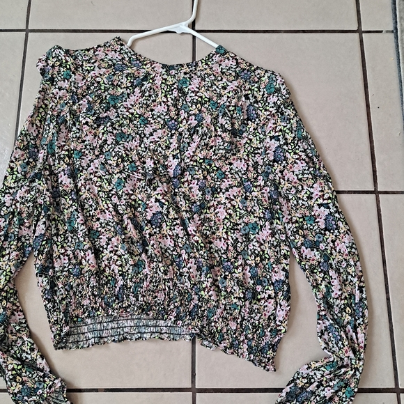 Floral Ruffle top - Picture 5 of 7